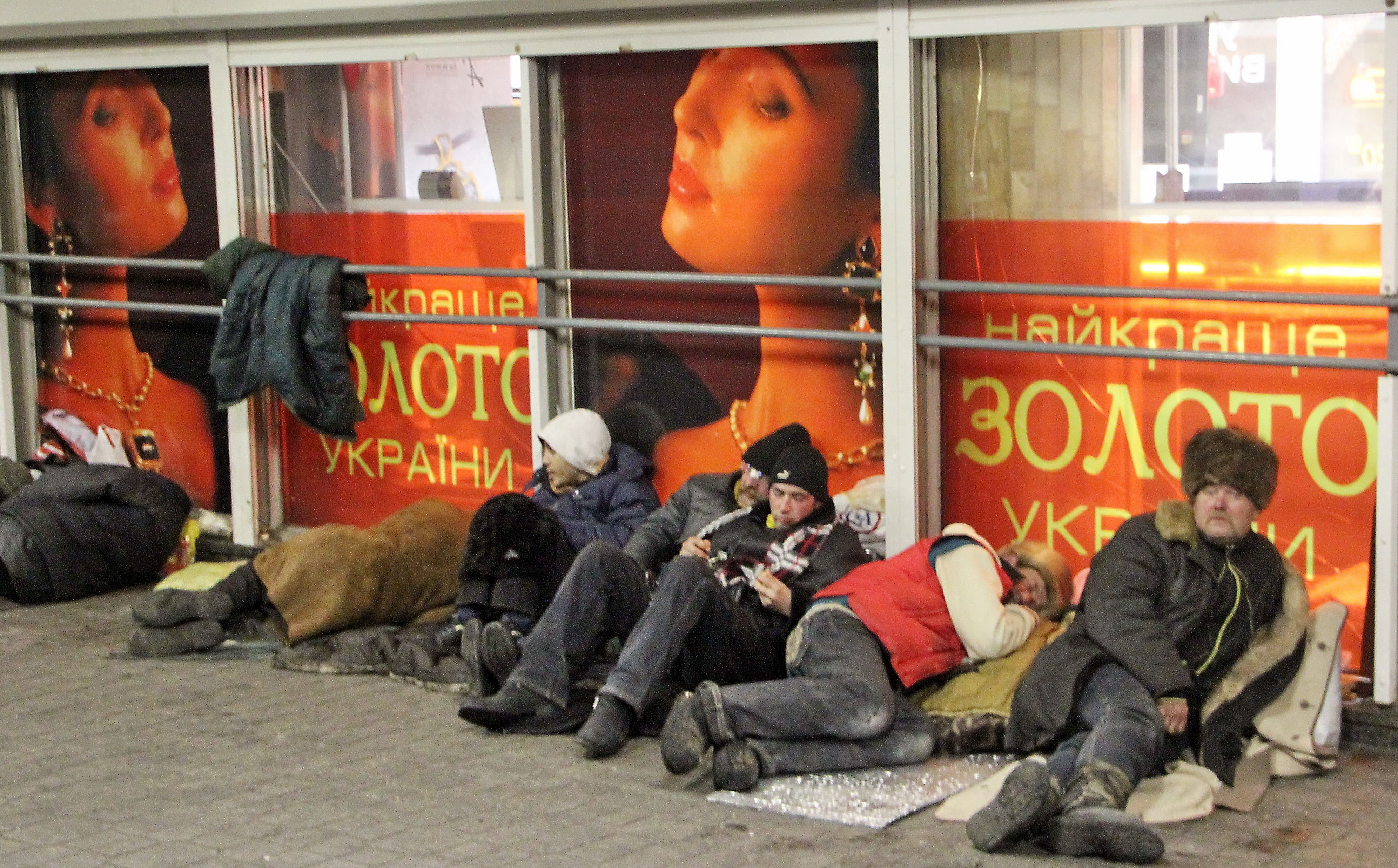 Киев. Бездомные в подземном переходе под Майданом Незалежности. Февраль 2014