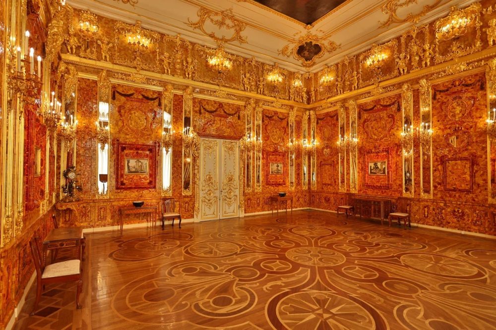Блеск янтаря в интерьерах дворца
